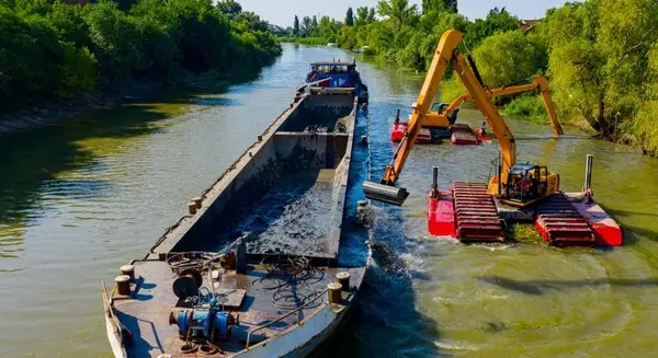 cucharon para excavadora con bomba autocebante